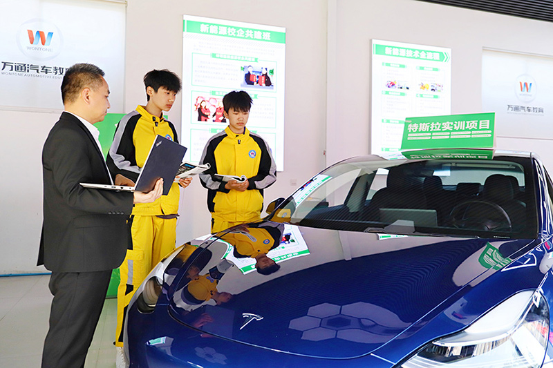 西安新能源汽車技術學校，西安萬通新能源職業技術學院怎么樣？