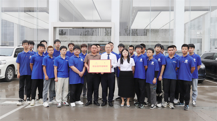 西安萬(wàn)通汽車學(xué)校2024年新能源（問界）校企定向班簽約儀式暨學(xué)子研學(xué)活動(dòng)圓滿舉行
