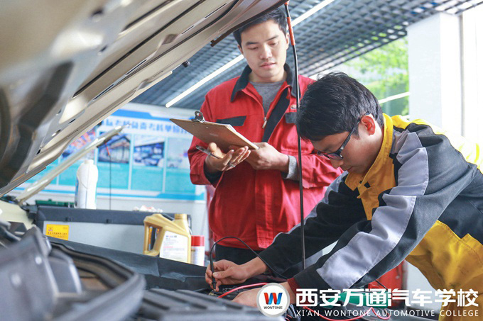 西安萬通學子接受'企業技術總監階段達標考核'