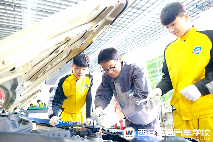 西安萬通汽車學校實訓教學課堂