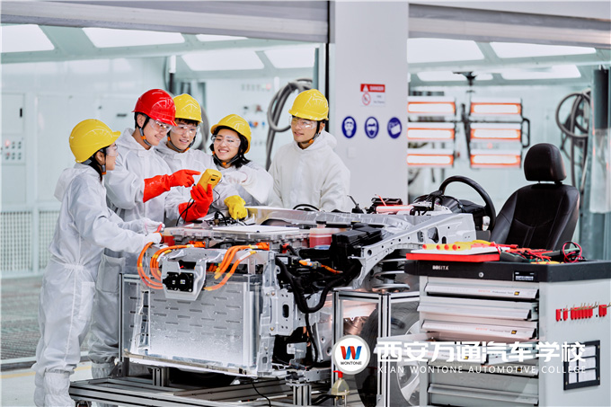 新能源汽車行業加速發展  學新能源技術勢在必行