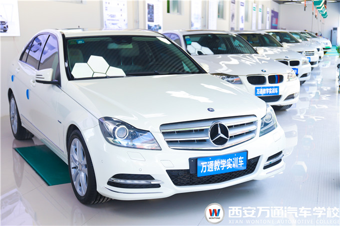 校企合作共育汽修精英，西安萬(wàn)通校企訂單班優(yōu)勢(shì)詳解