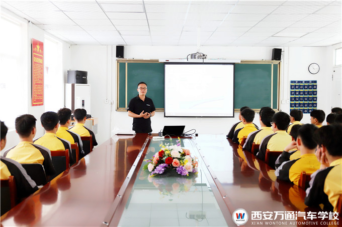 畢業季|西安萬通學子再迎企業專場招聘會！