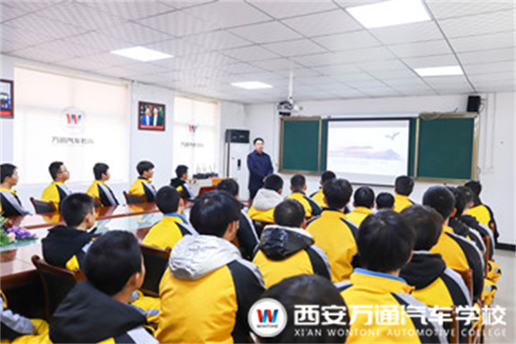 大咖來了！新能源服務(wù)站站長進(jìn)校園
