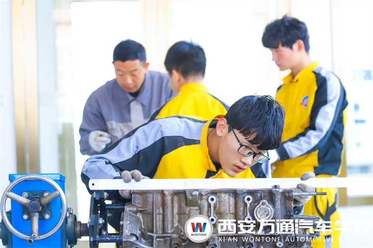 想學汽修技術的年輕人如何選擇？汽修店和汽修學校哪個好？