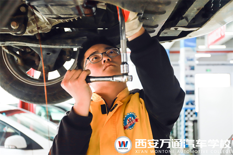 在萬通，學好汽車技術畢業后都做哪些工作，前景如何呢？