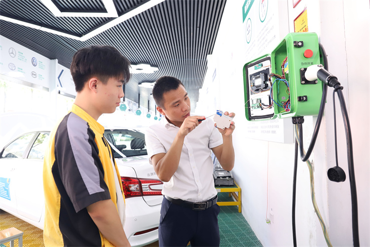職位增多！新能源汽車行業新機遇！還不趕緊加入