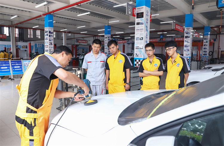 告別體力活！拒絕死工資！學(xué)習(xí)汽車美容創(chuàng)業(yè)當(dāng)老板
