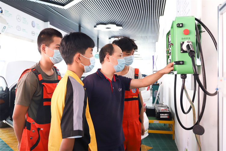 新能源汽車市場高速增長，學技術(shù)乘勢而為！