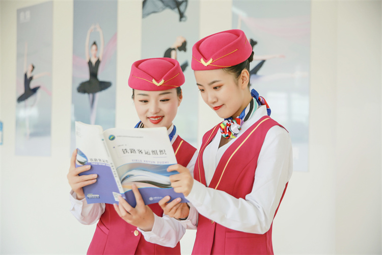 來萬通，這兩個專業(yè)真的適合女孩子學！
