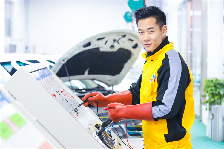 適合初高中男生學(xué)的優(yōu)質(zhì)專業(yè)【新能源汽車技術(shù)工程師】