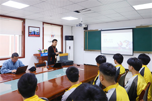 優(yōu)信二手車到我校開展專場(chǎng)招聘會(huì)