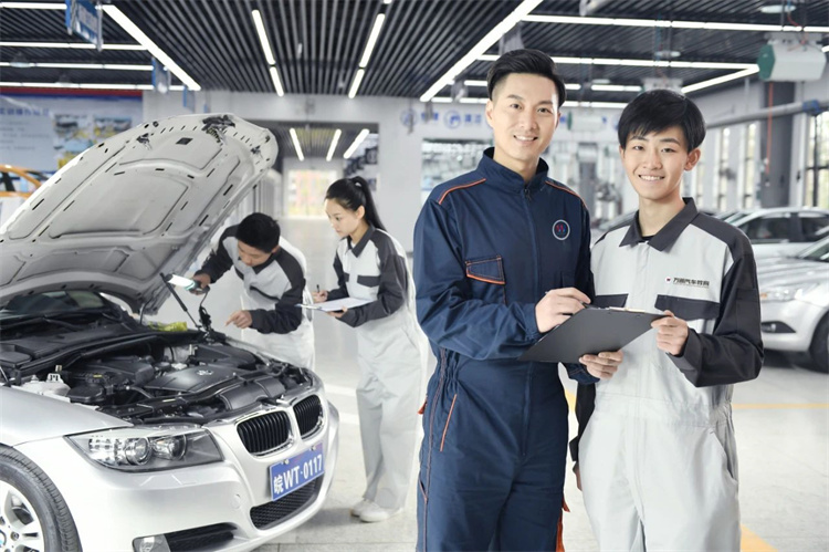 央視：職業院校學生一樣能當兵、上大學、考研、公務員和事業編