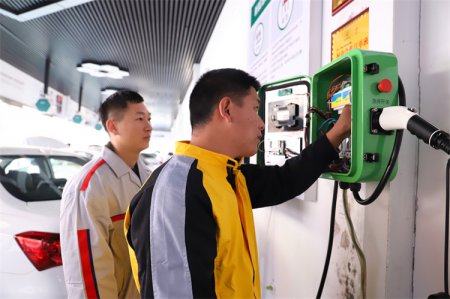 新能源汽車產銷一路狂飆，行業(yè)前景更廣闊！